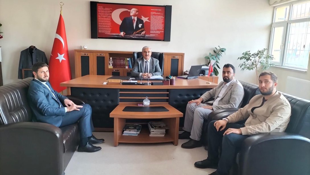 Başçiftlik İlçe Müftülüğü Yetkilileri İlçe Milli Eğitim Müdürümüz Cevdet AVŞAR'a Ziyarette bulundular.
