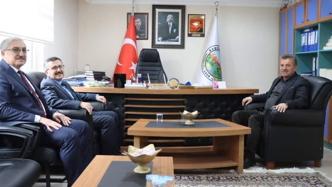 İl Millî Eğitim Müdürümüz Sayın Hüseyin Kır ve Başçiftlik İlçe Millî Eğitim Müdürümüz Sayın Cevdet Avşar,  Başçiftlik Belediye Başkanı Sayın Murat Tunçel'i makamında ziyaret etti.