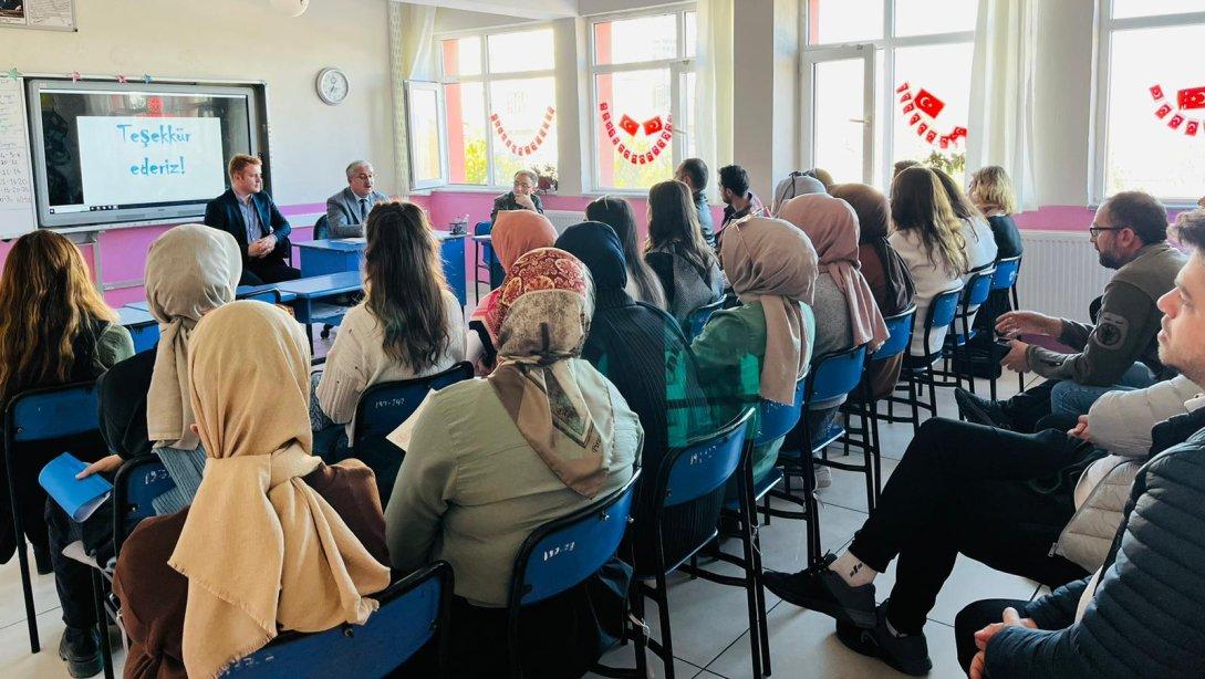 Milli Eğitim Müdürümüz Cevdet AVŞAR başkanlığında Kurum ve Okul Yöneticileri ve Öğretmenlerimize Süreç değerlendirme ve Bilgilendirme toplantısı Başçiftlik İlkokulu 2/A sınıfında yapıldı.