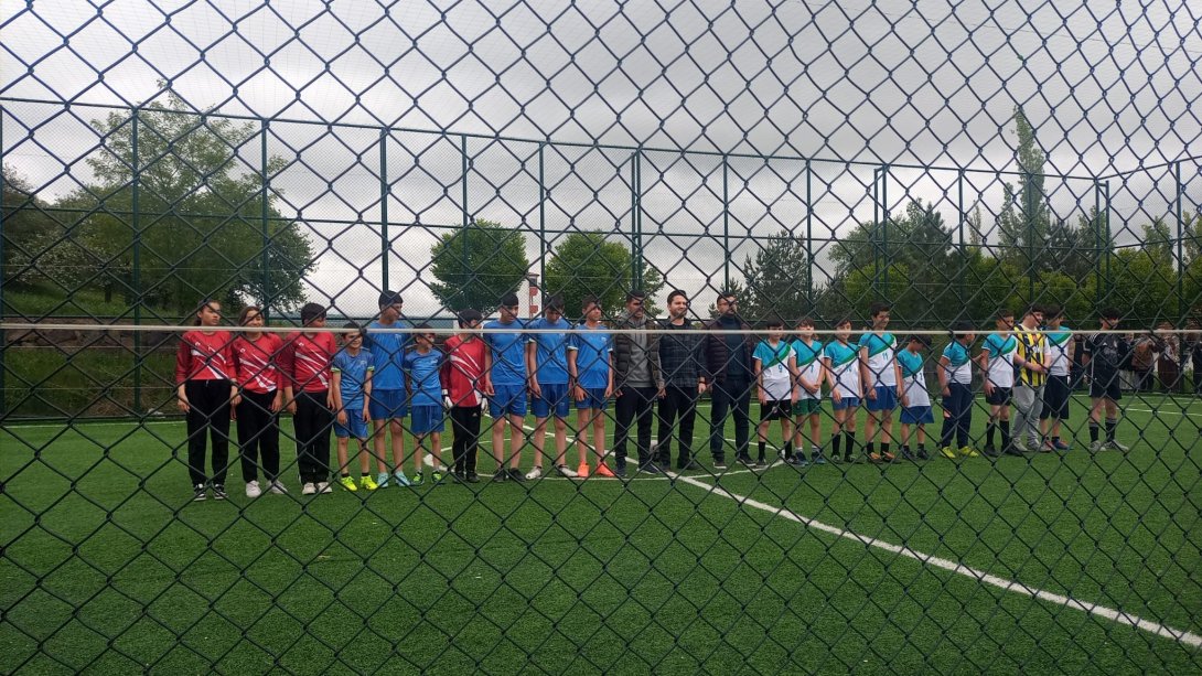 İlçe Milli Eğitim Müdürlüğümüz ile Gençlik ve Spor İlçe Müdürlüğümüz tarafından Okullar arası Futbol turnuvası düzenlenmiştir.