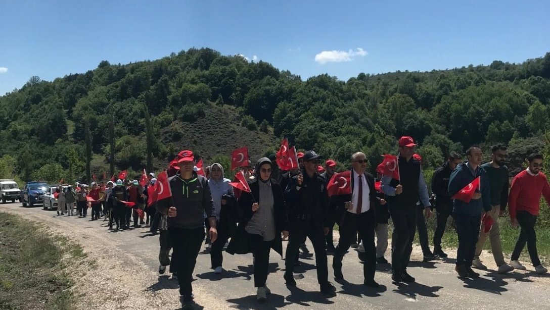 19 Mayıs Atatürk'ü Anma, Gençlik ve Spor Bayramı kutlama etkinlikleri kapsamında İlçe Milli Eğitim Müdürlüğümüz ile Gençlik ve Spor Müdürlüğümüz koordinesinde Gençlik yürüyüşü düzenlemiştir. 