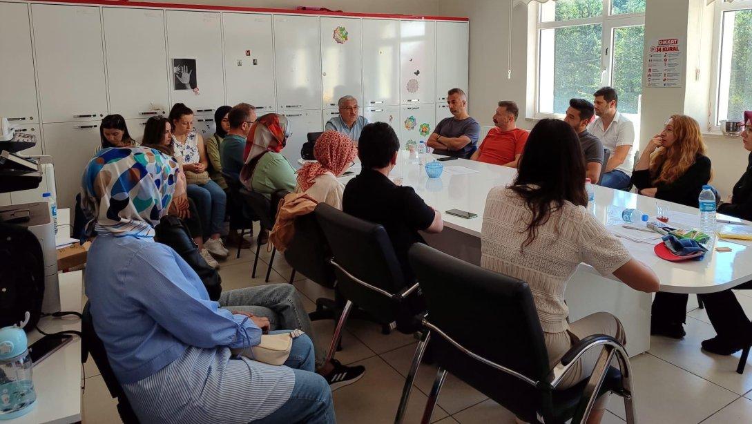 İlçe Milli Eğitim Müdürümüz Sn. Cevdet Avşar, Mesleki Çalışma Programında Öğretmenleri ziyaret etti.